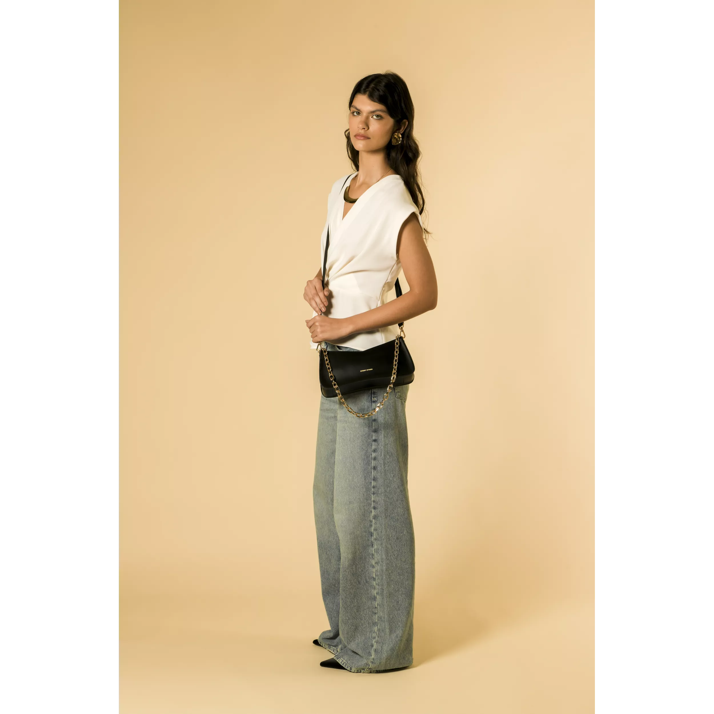 model-(12065-black-front)-2