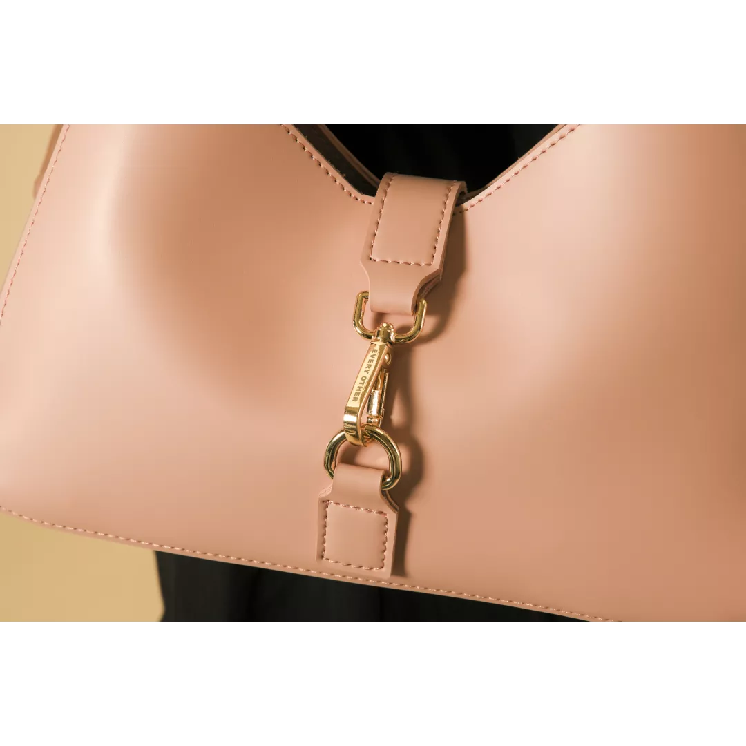 model-(12030-pink-detail)-1