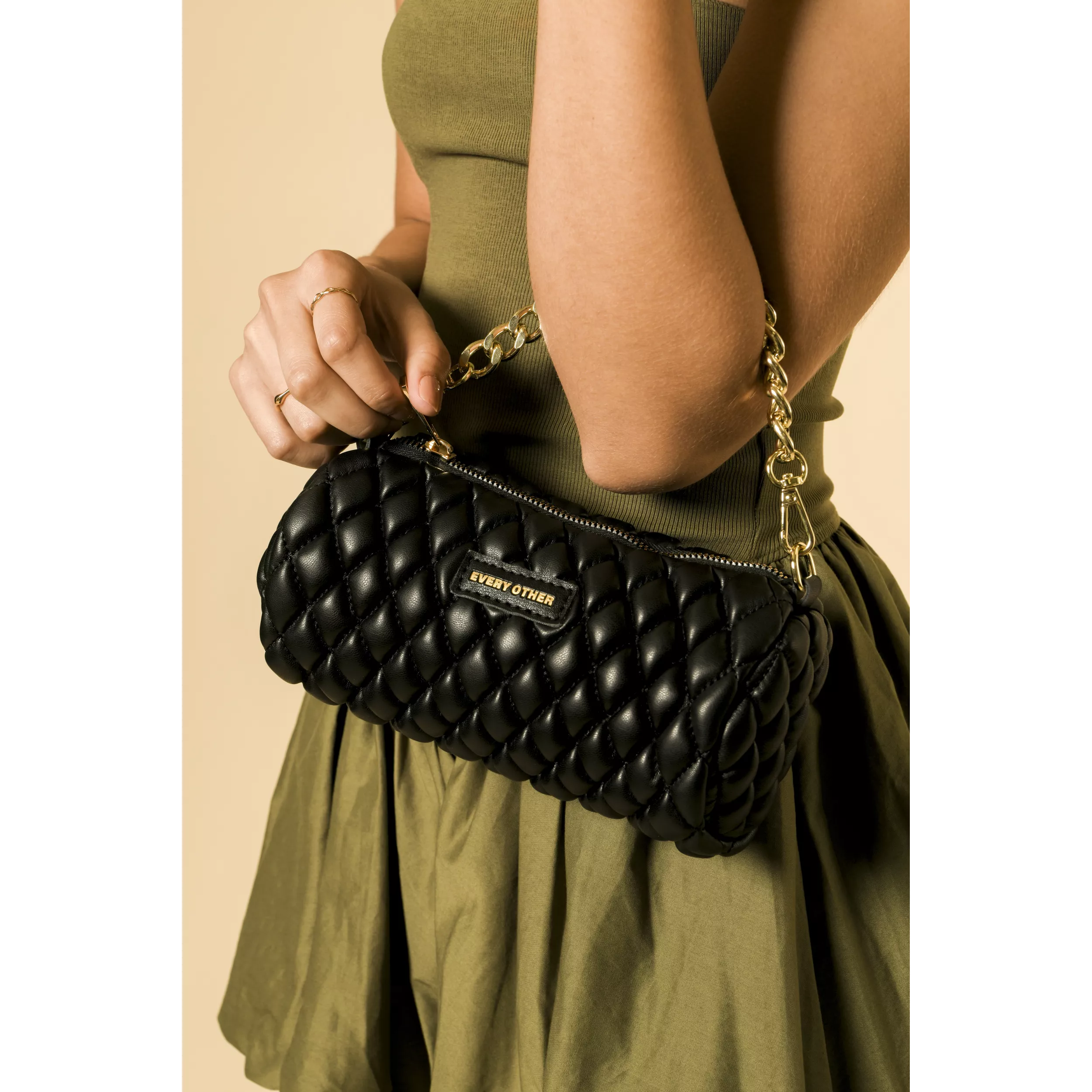 model-(12063-black-detail)-1