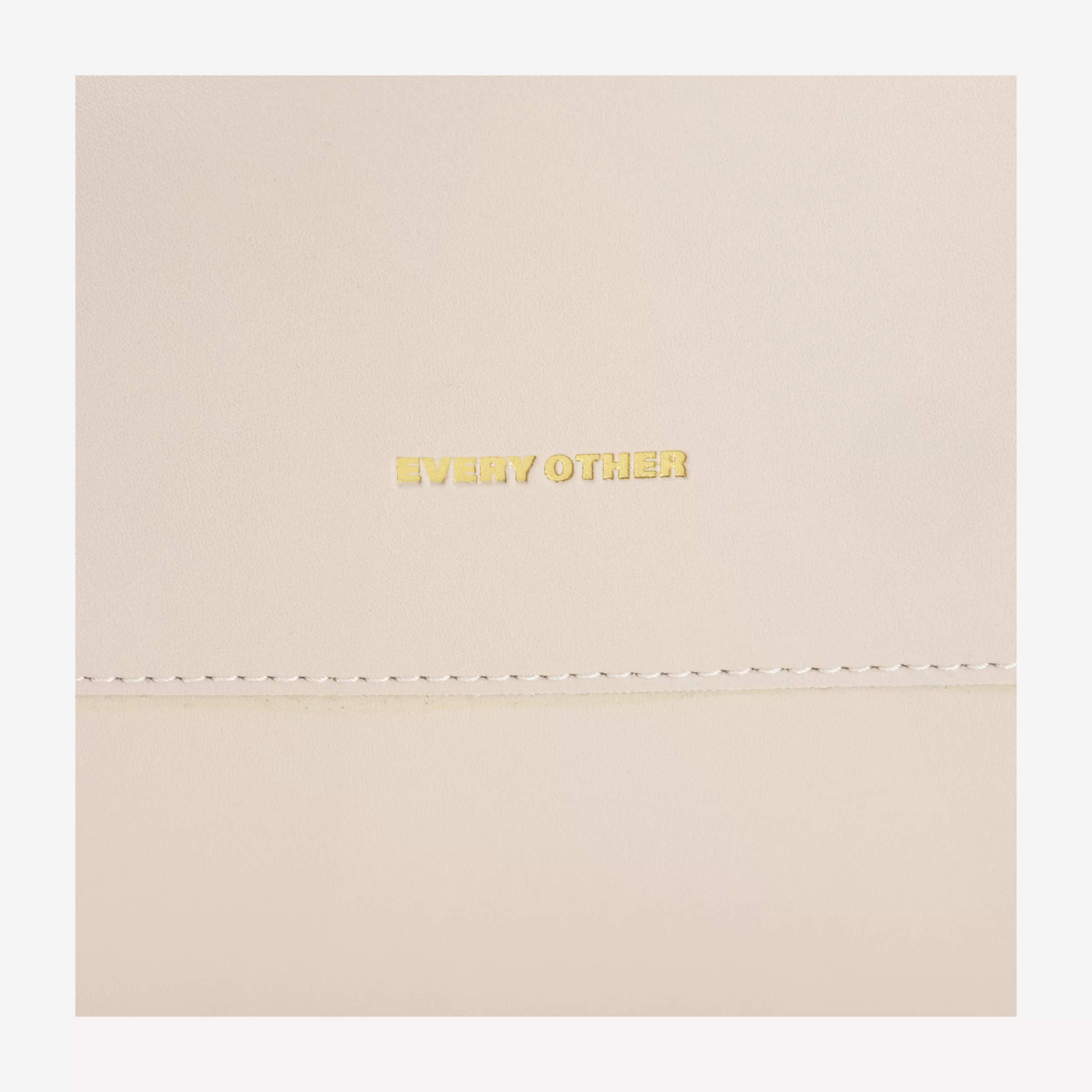 12064-taupe-detail-1