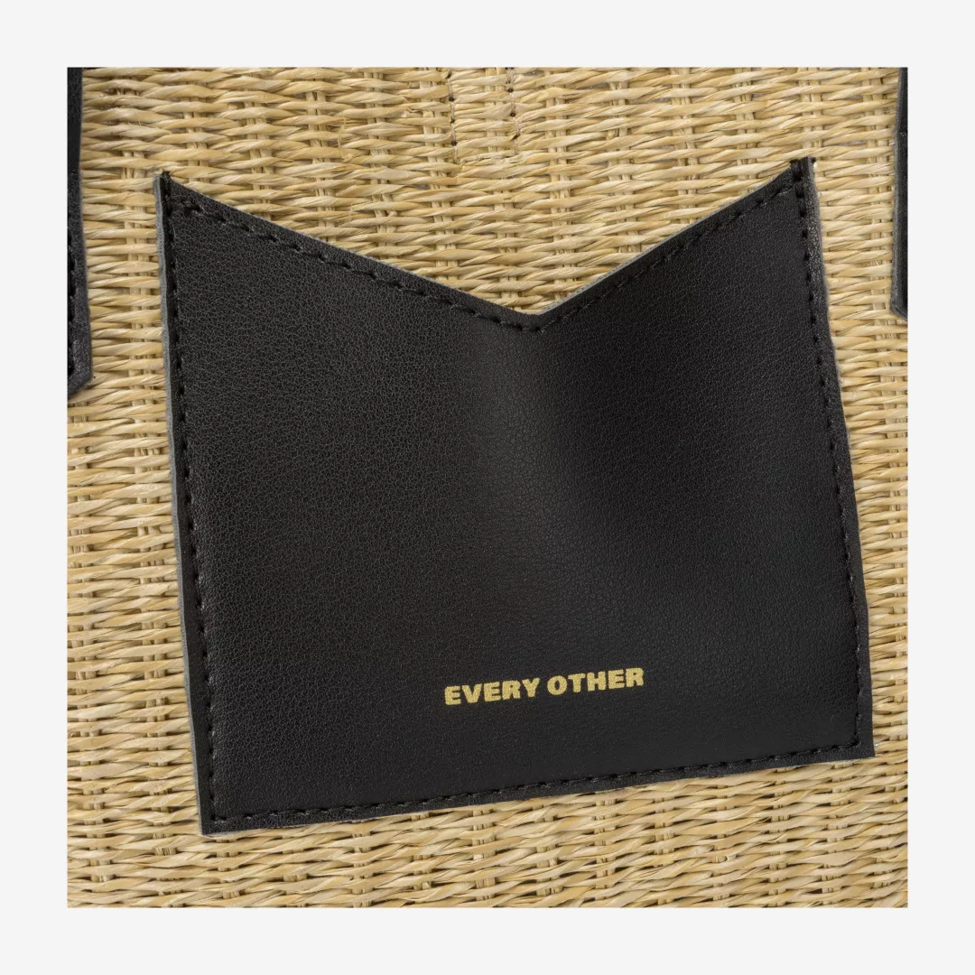 12019-black-detail