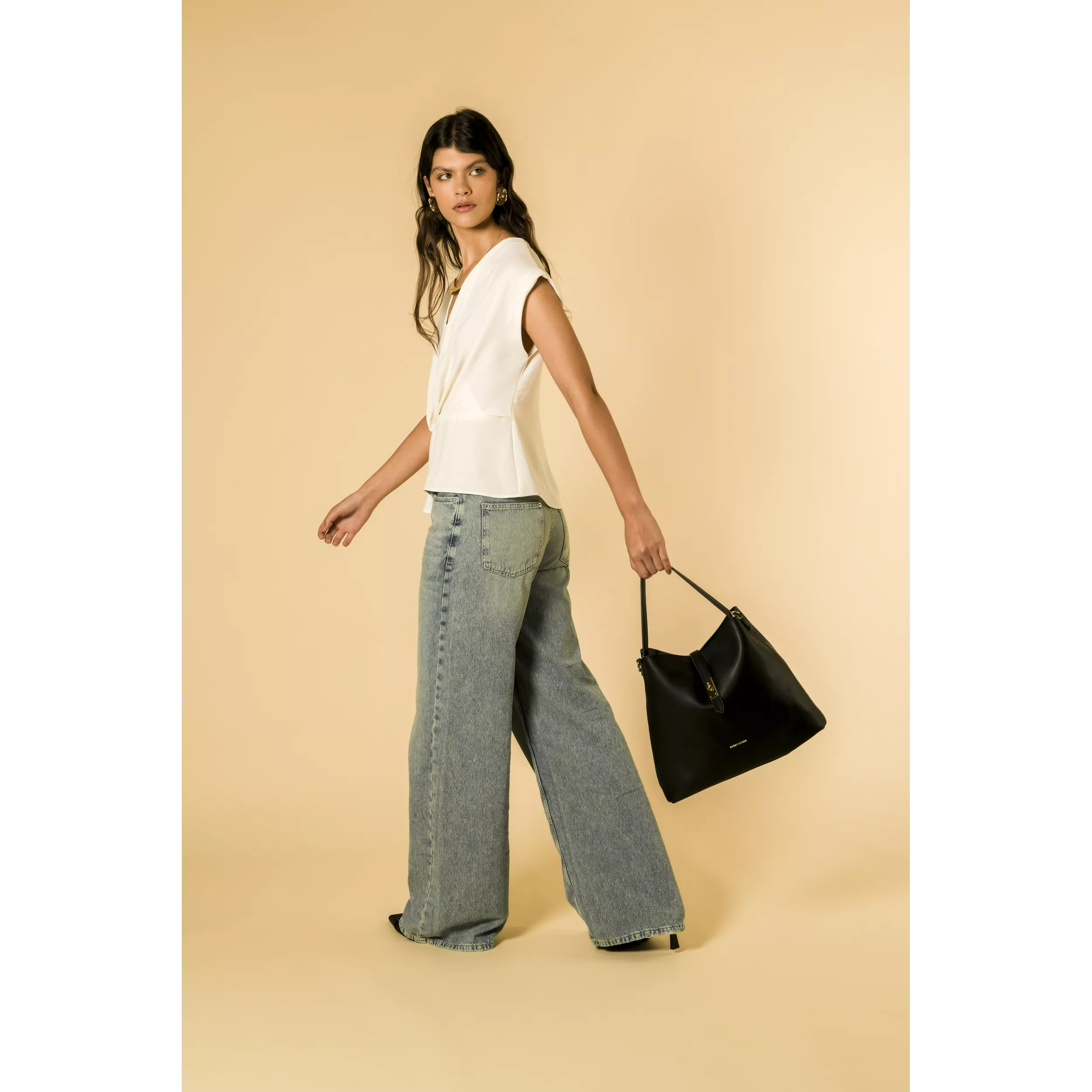 model-(12053-black-front)-1