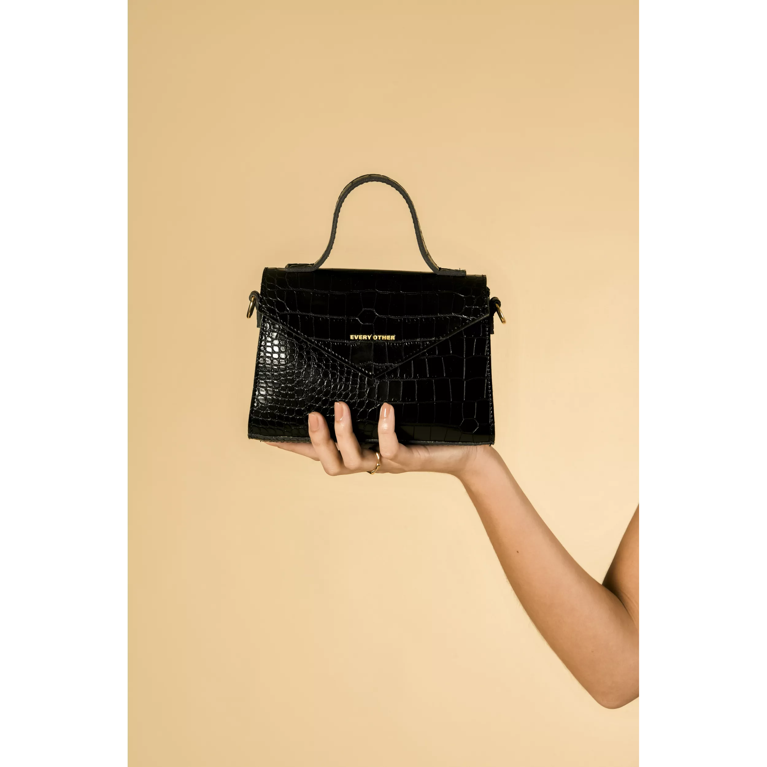 model-(12056-black-front)-2