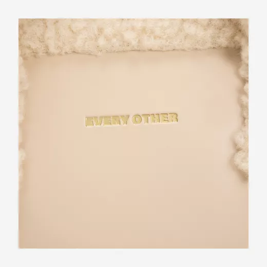 12075-offwhite-front Model