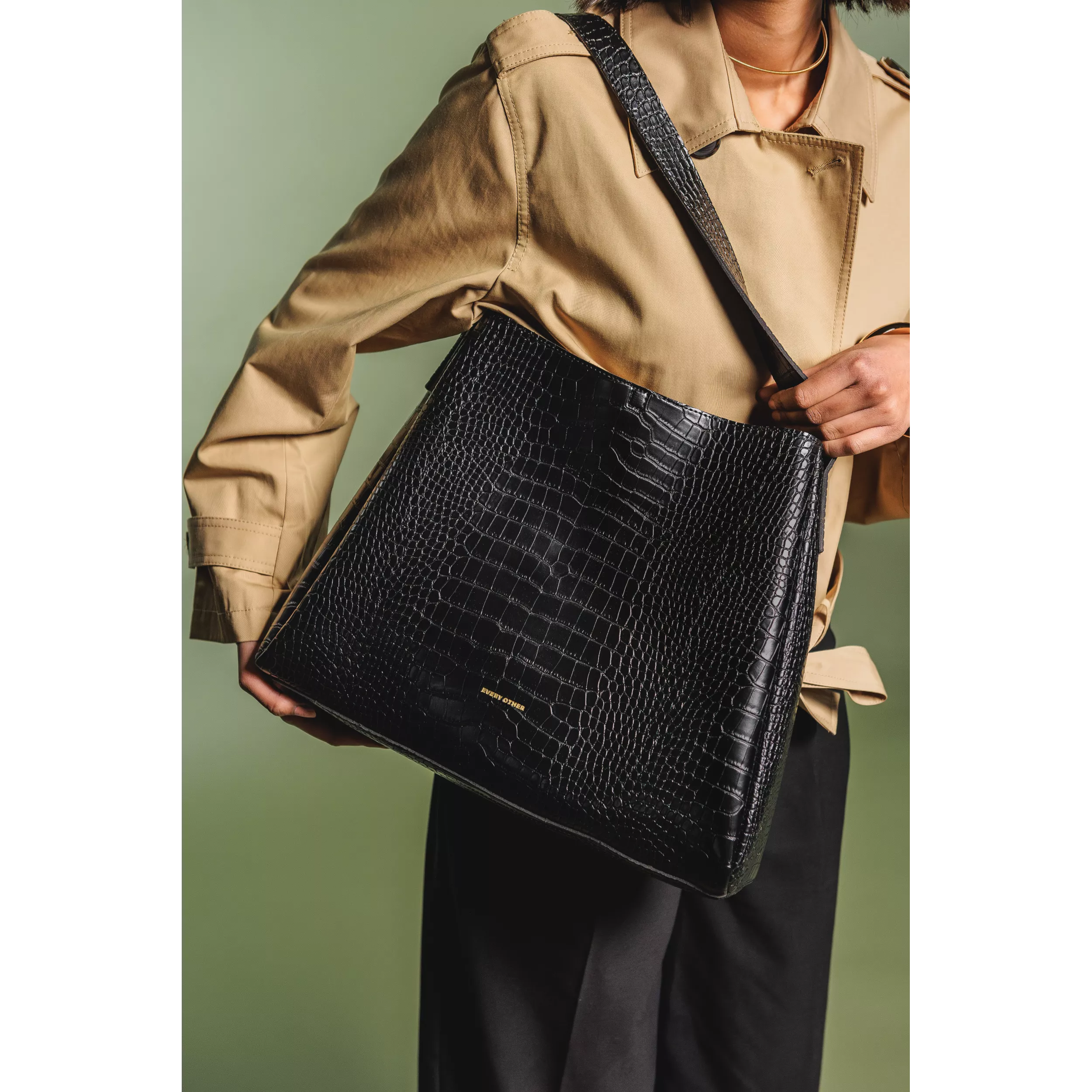 model-(12094-black-front)-1