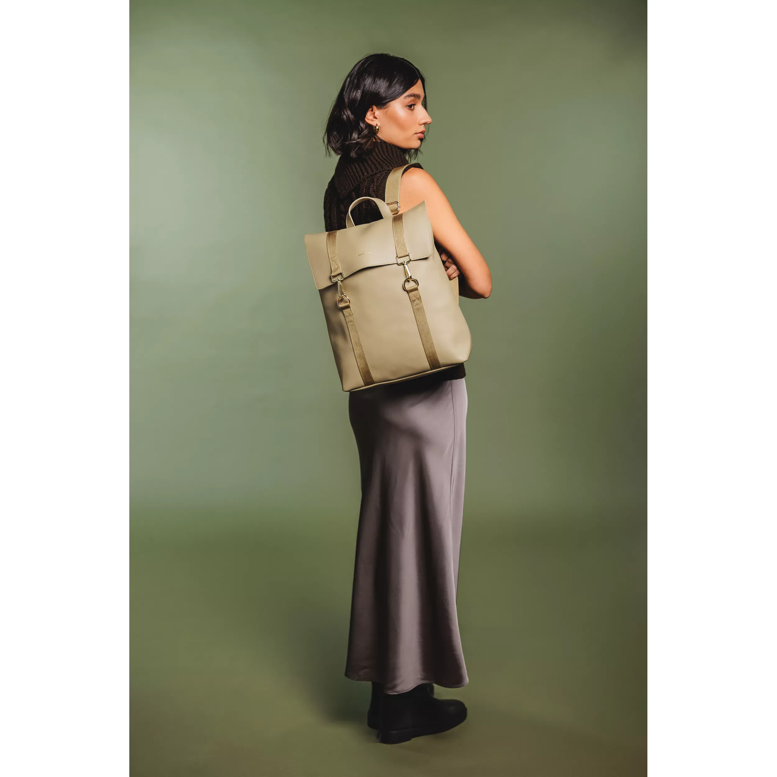 model-(12086-softgreen-front)-1