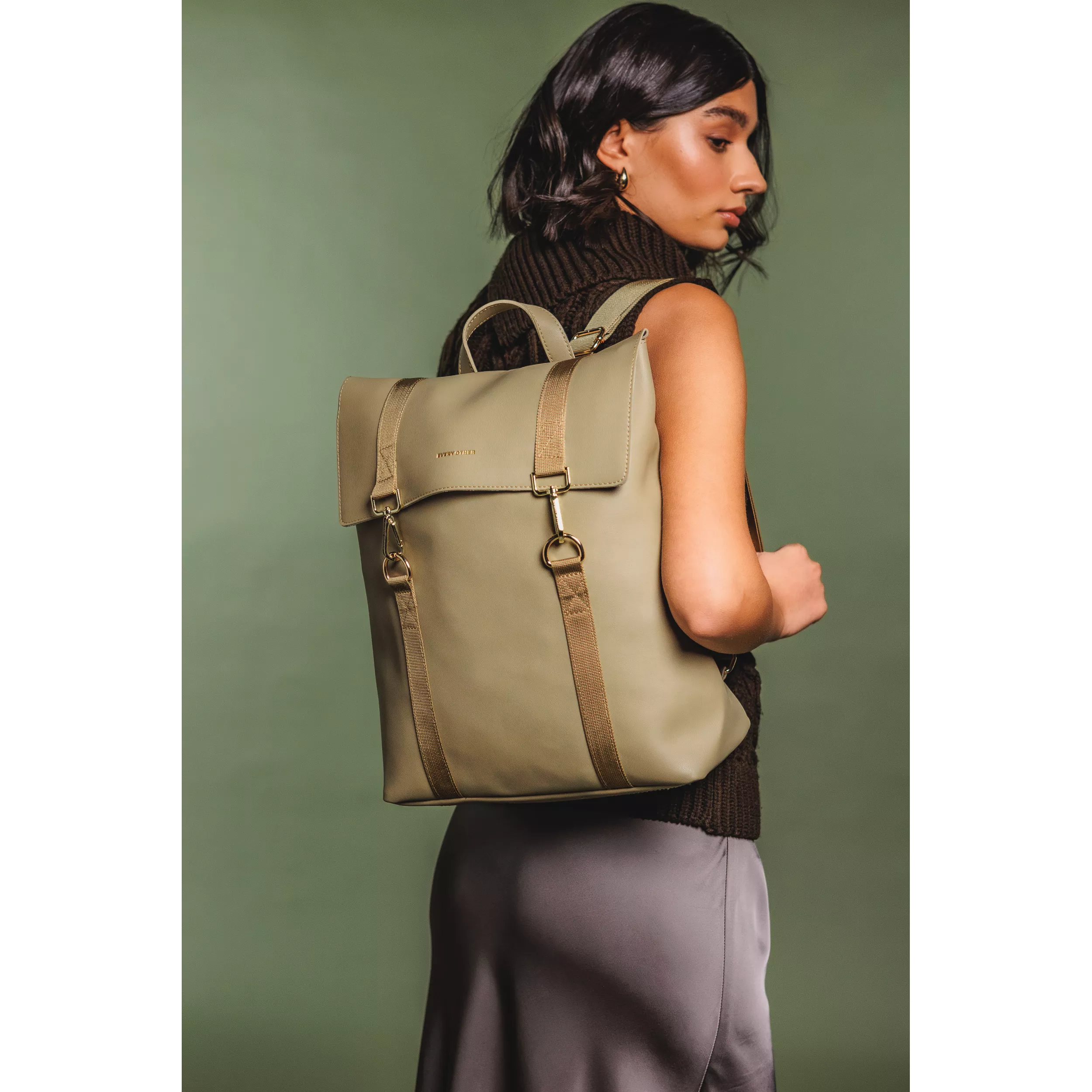 model-(12086-softgreen-side)-1