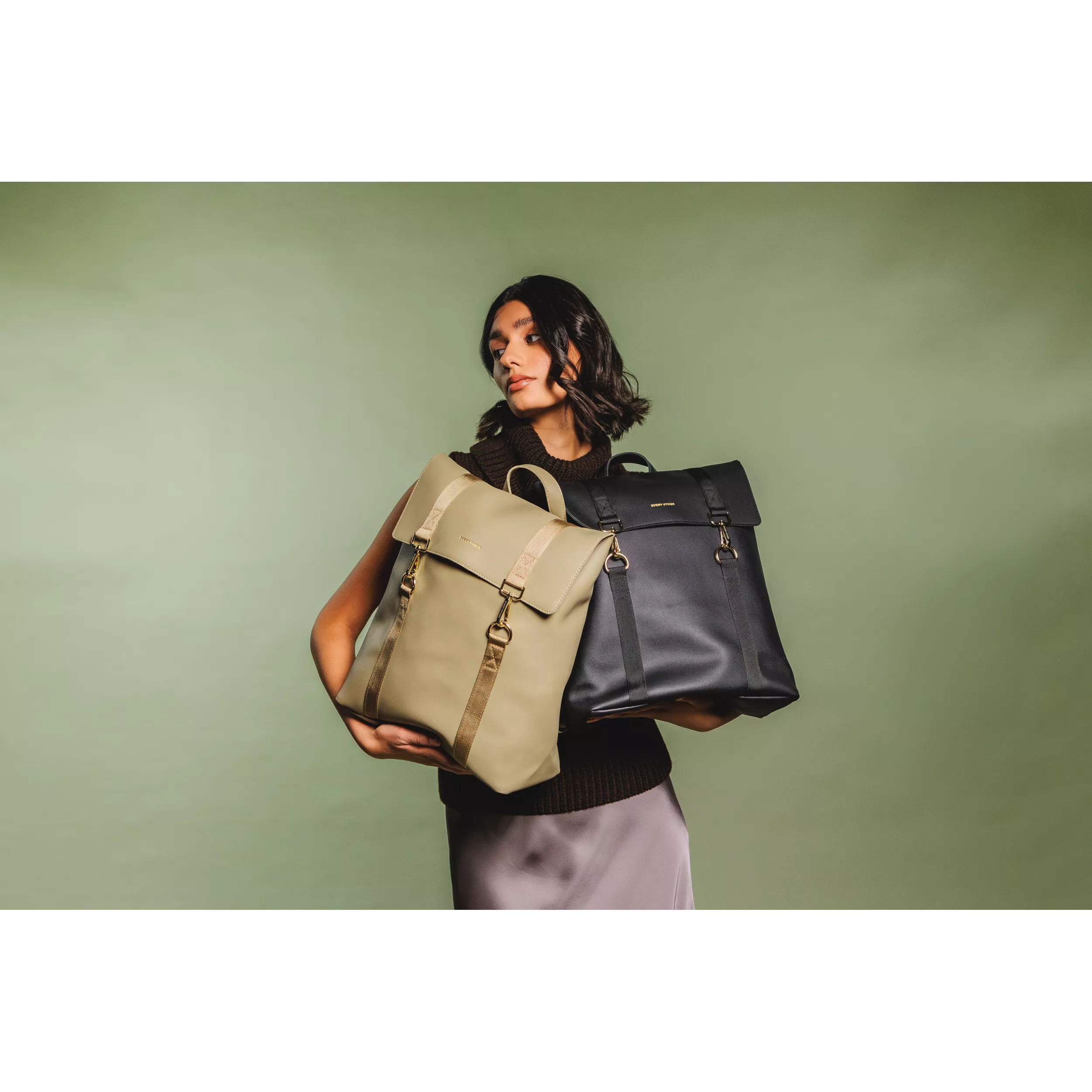 model-(12086-softgreen-side)-(12086-black-front)-1