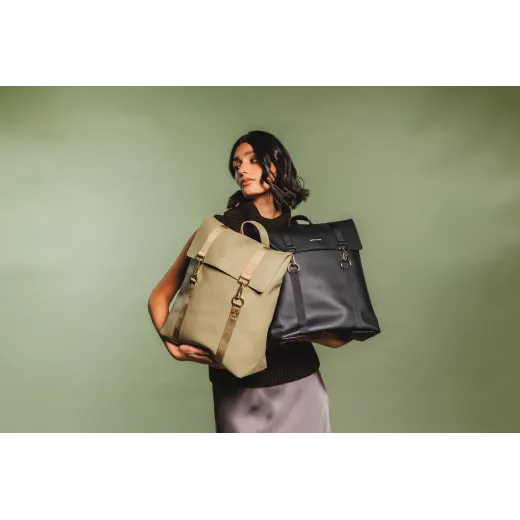 12086-softgreen-front Model