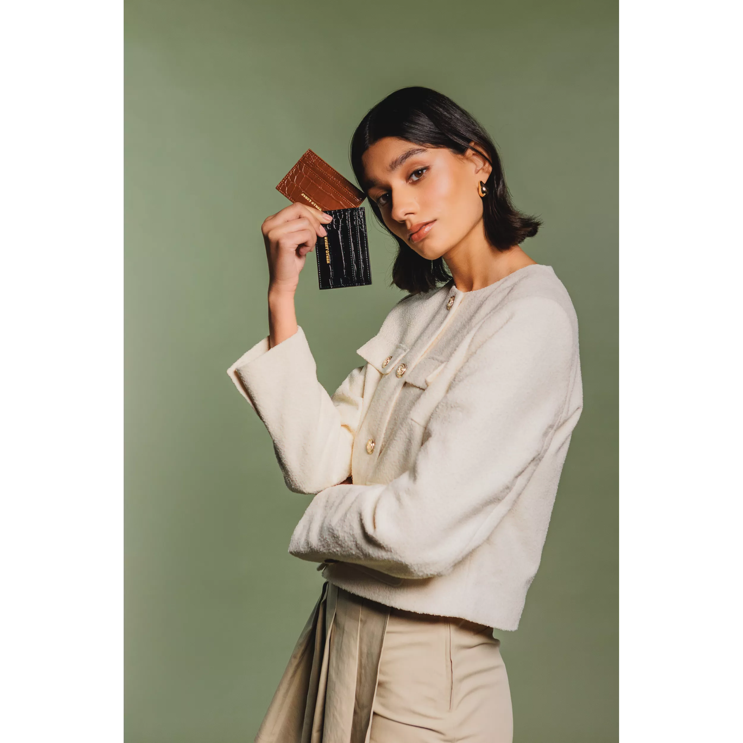 model-(12084-brown-front)-(12084-black-front)-1