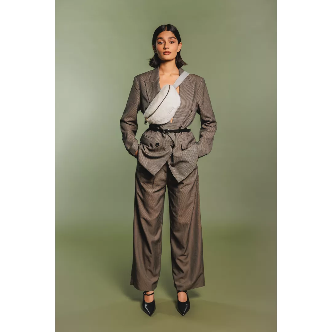 model-(12081-offwhite-front)-1