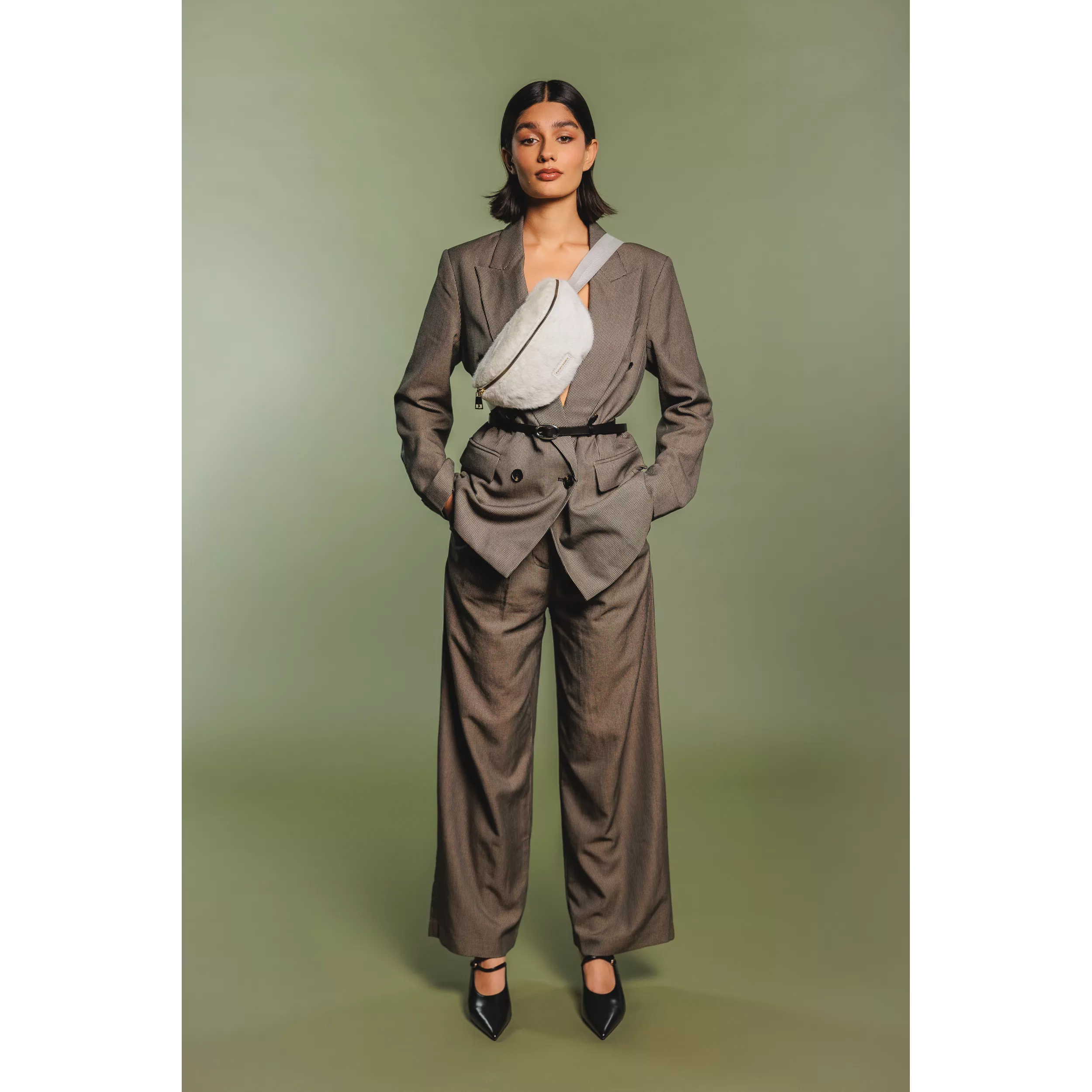 model-(12081-offwhite-front)-1