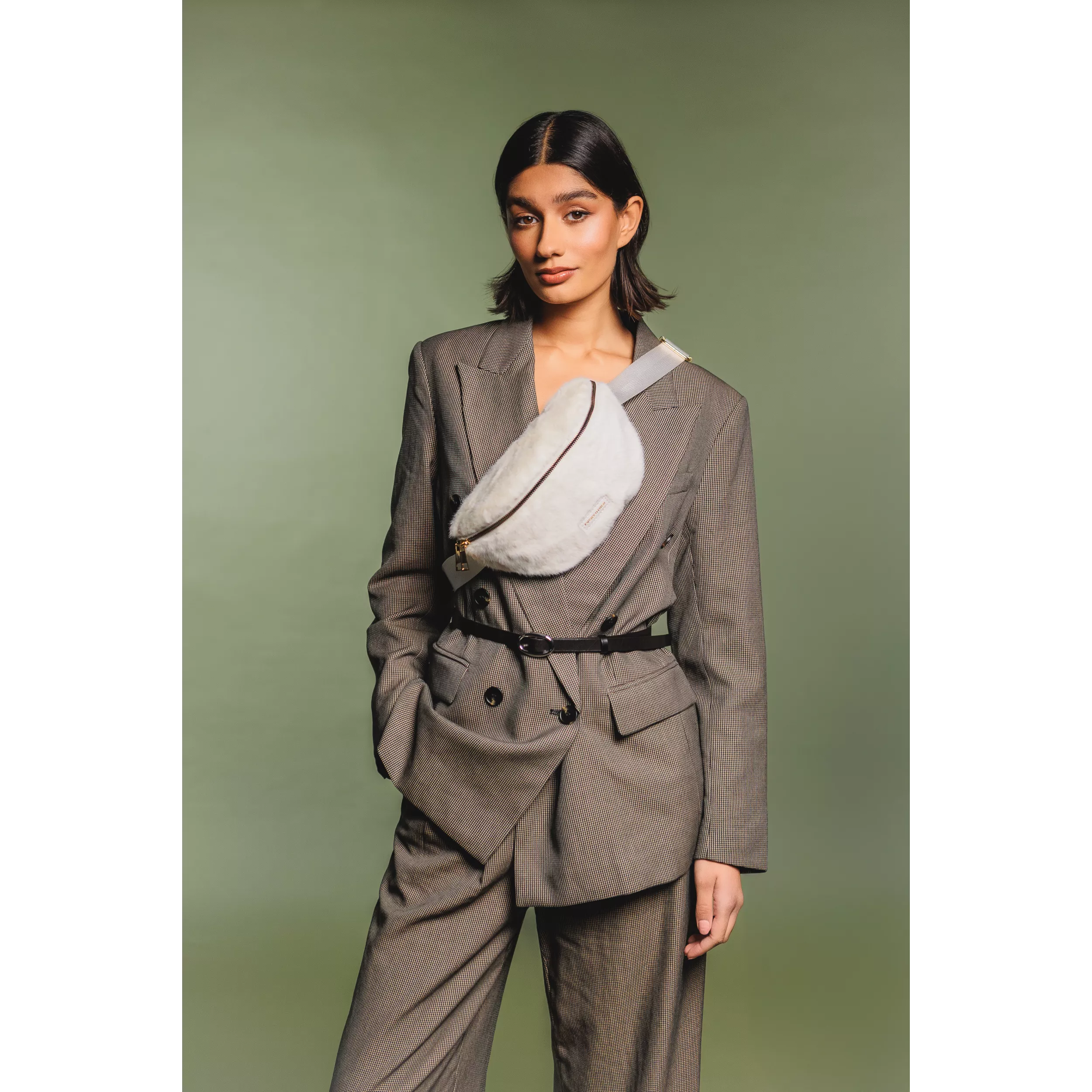 model-(12081-offwhite-front)-2