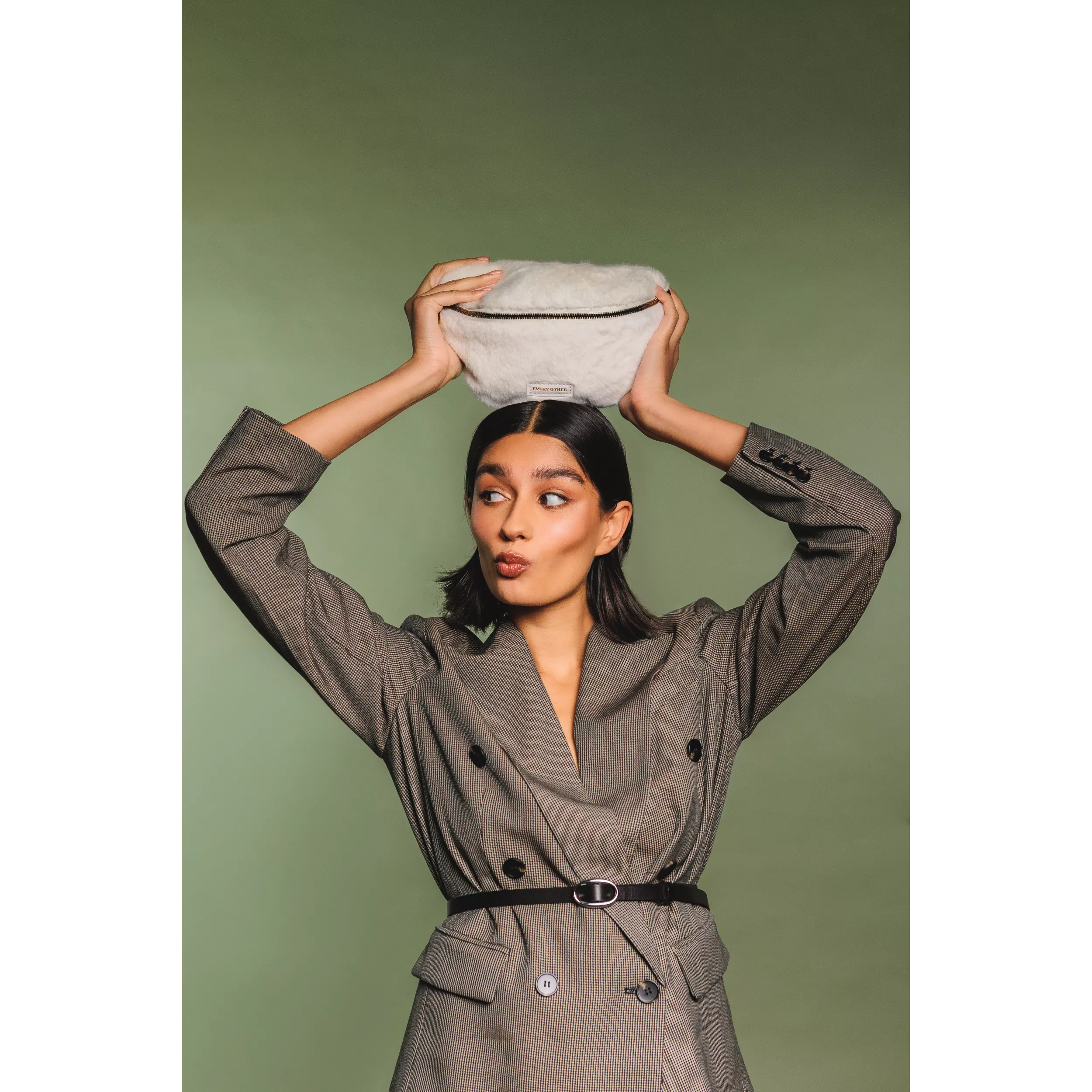 model-(12081-offwhite-front)-3