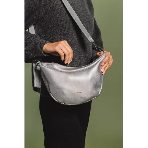 12028-black-front Model