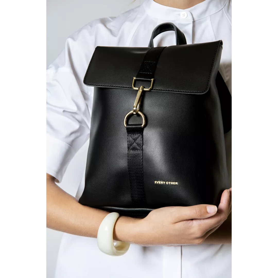 model-(12113-black-front)