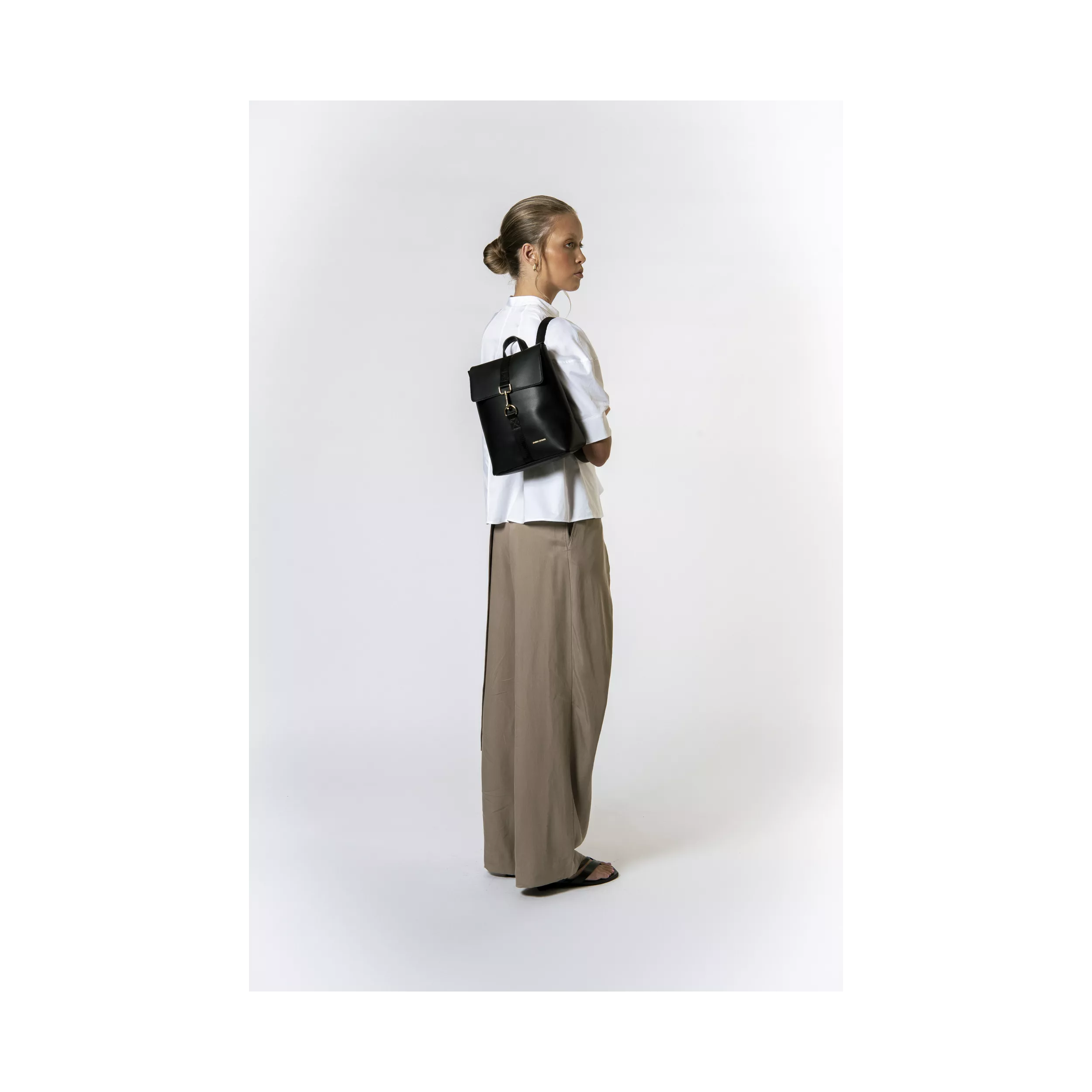 model-(12113-black-front)-2