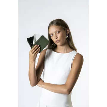 model-(12127-black-front)-(12127-green-front)-(12127-white-front)