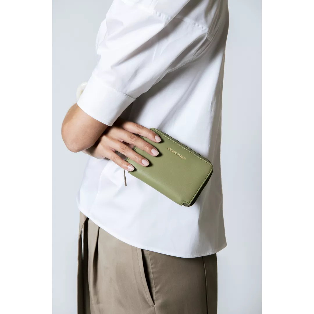 model-(12140-olive-front)