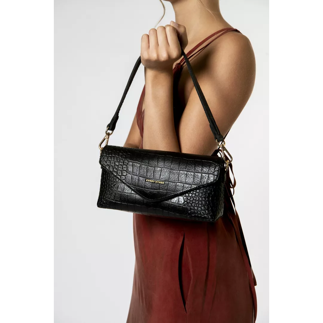 model-(12121-black-front)