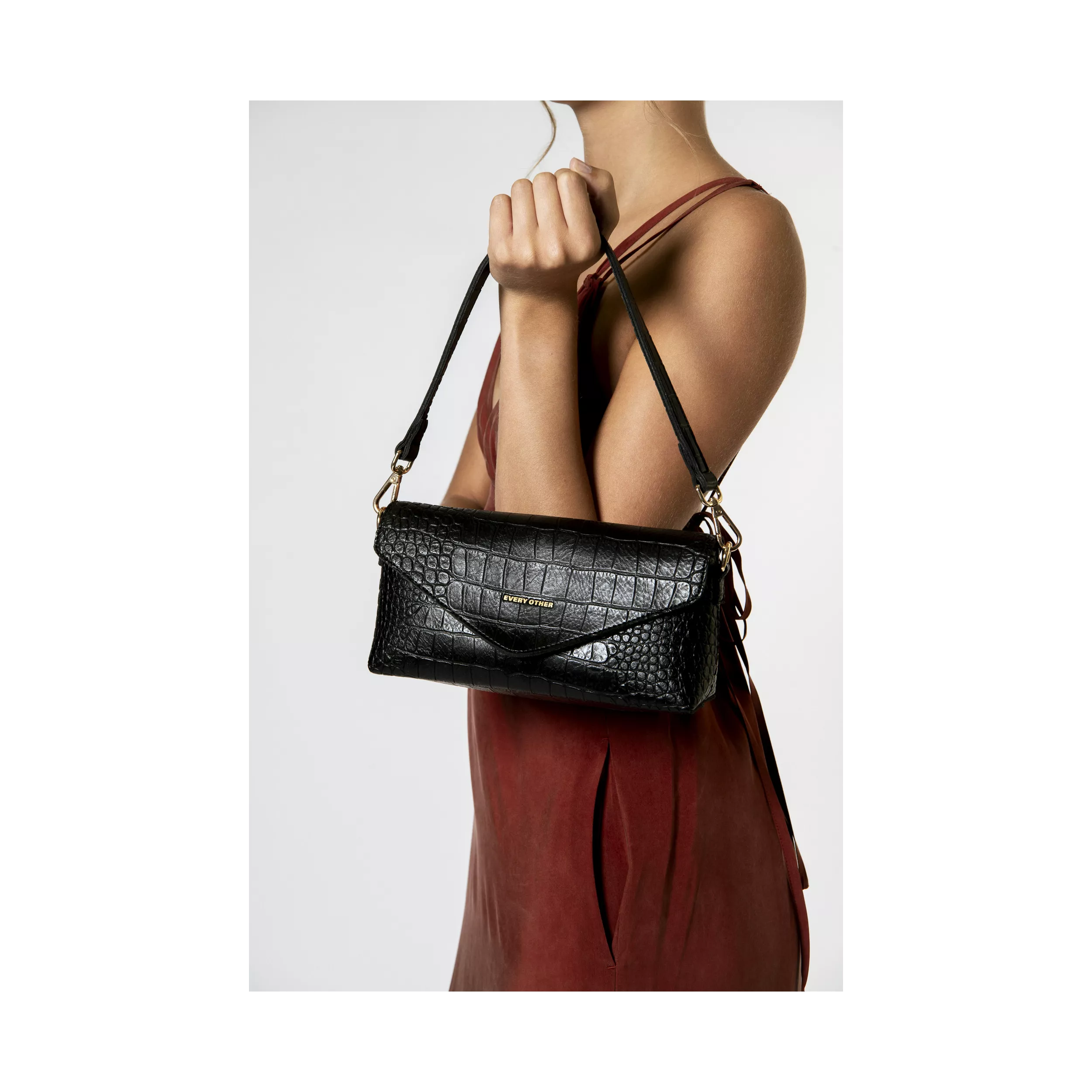 model-(12121-black-front)