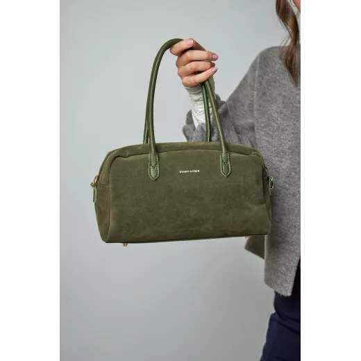 12191-khaki-front Model