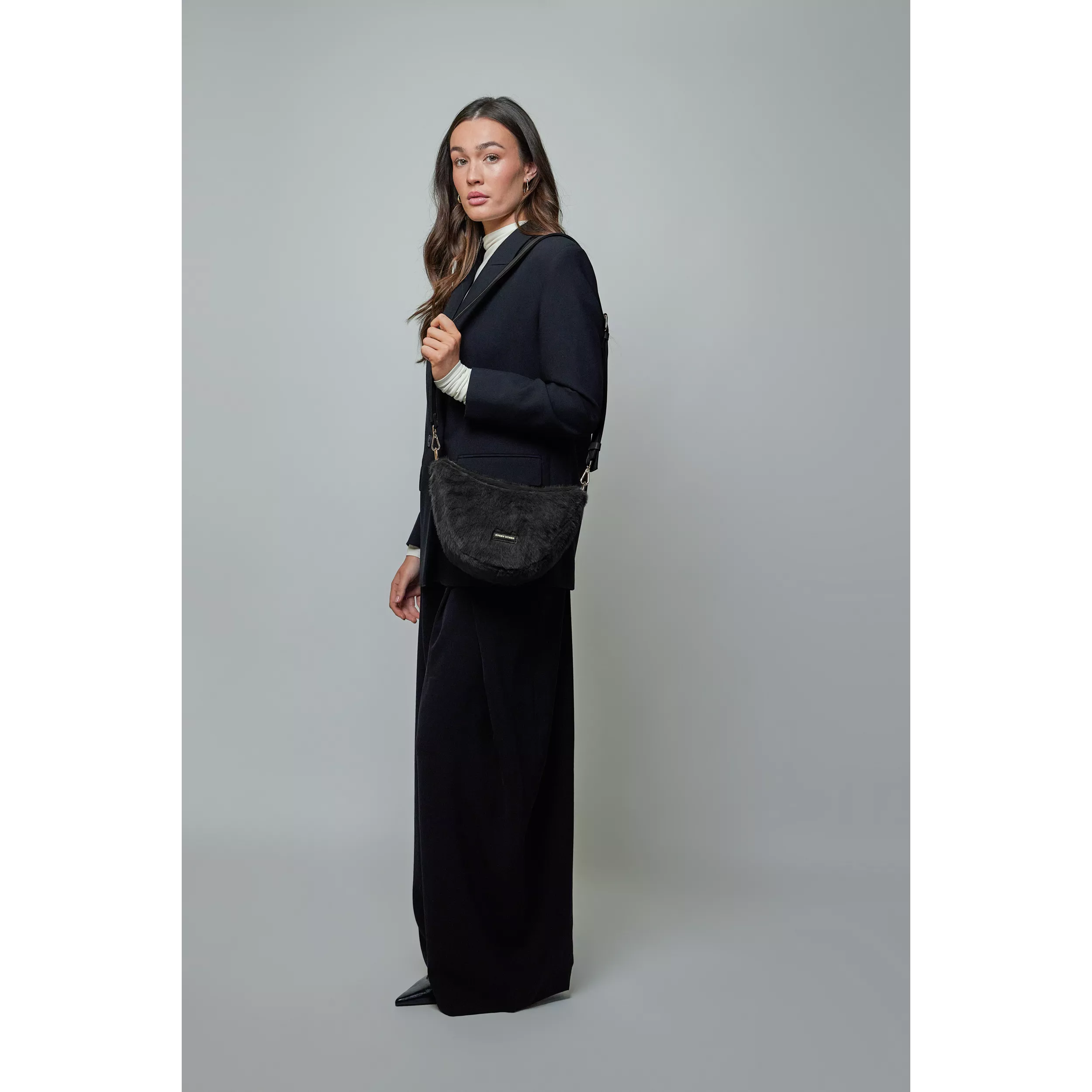 model-(12187-black-front)