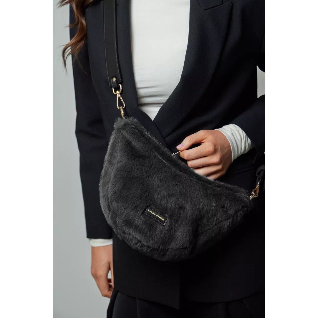 model-(12187-black-front)-1