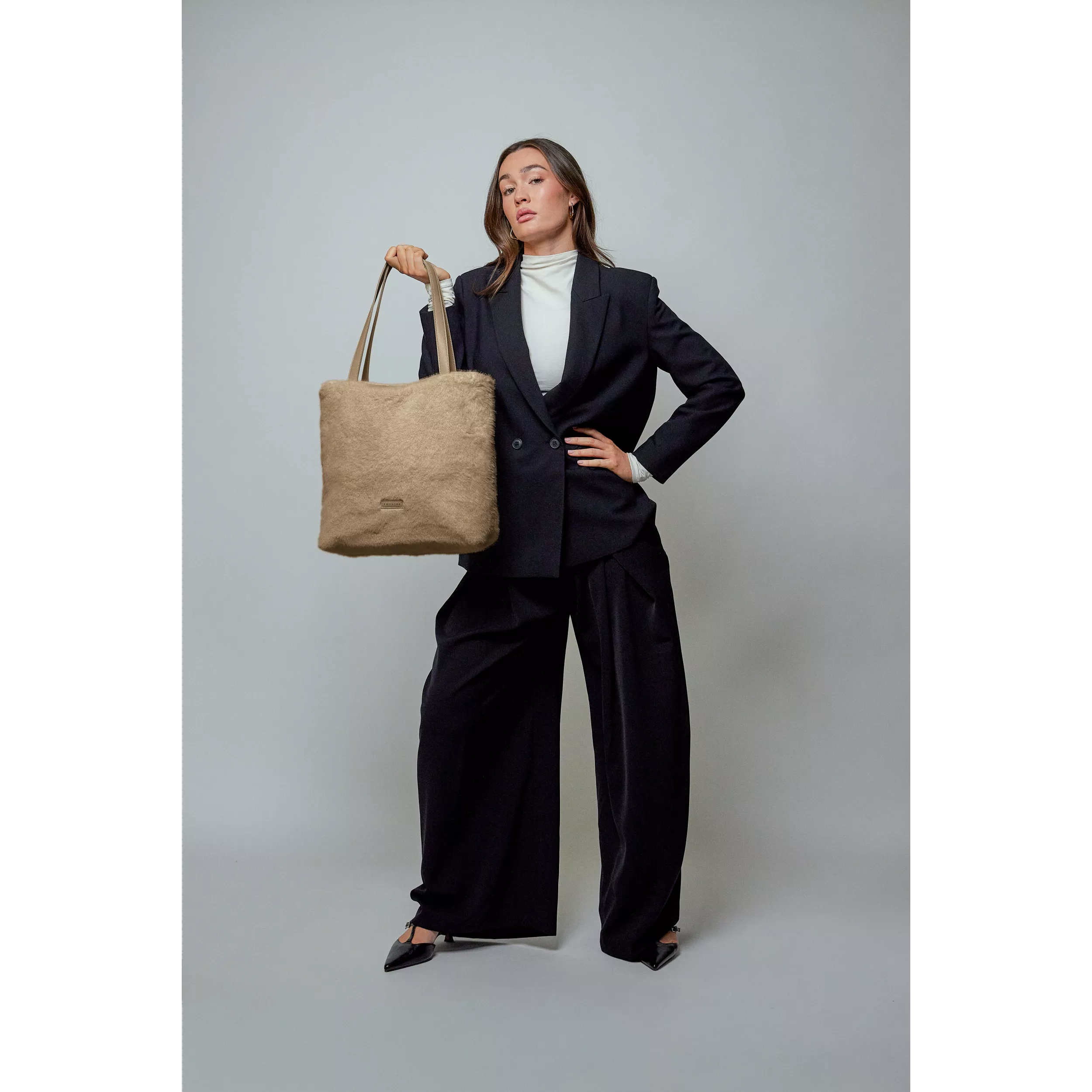 model-(12185-taupe-front)-1