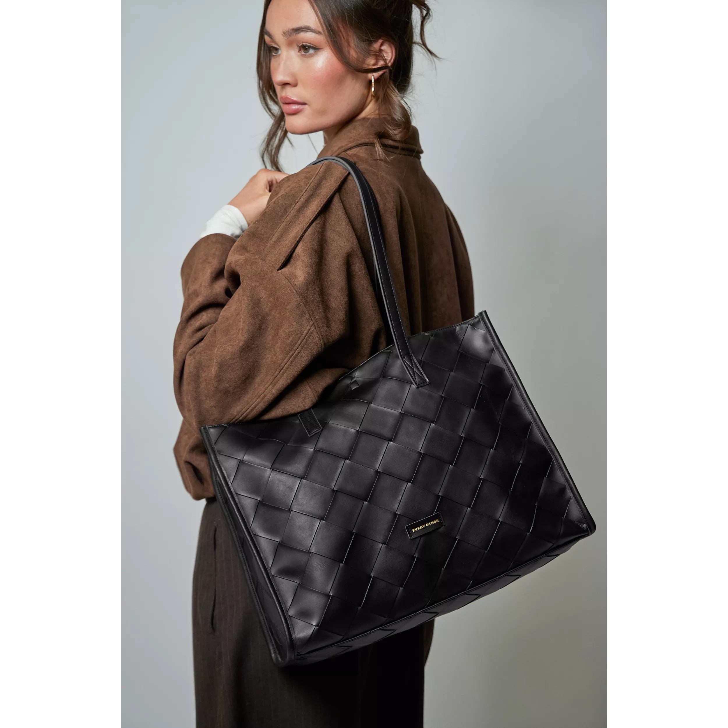 model-(12181-black-front)-2