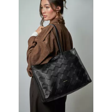 model-(12181-black-front)-2