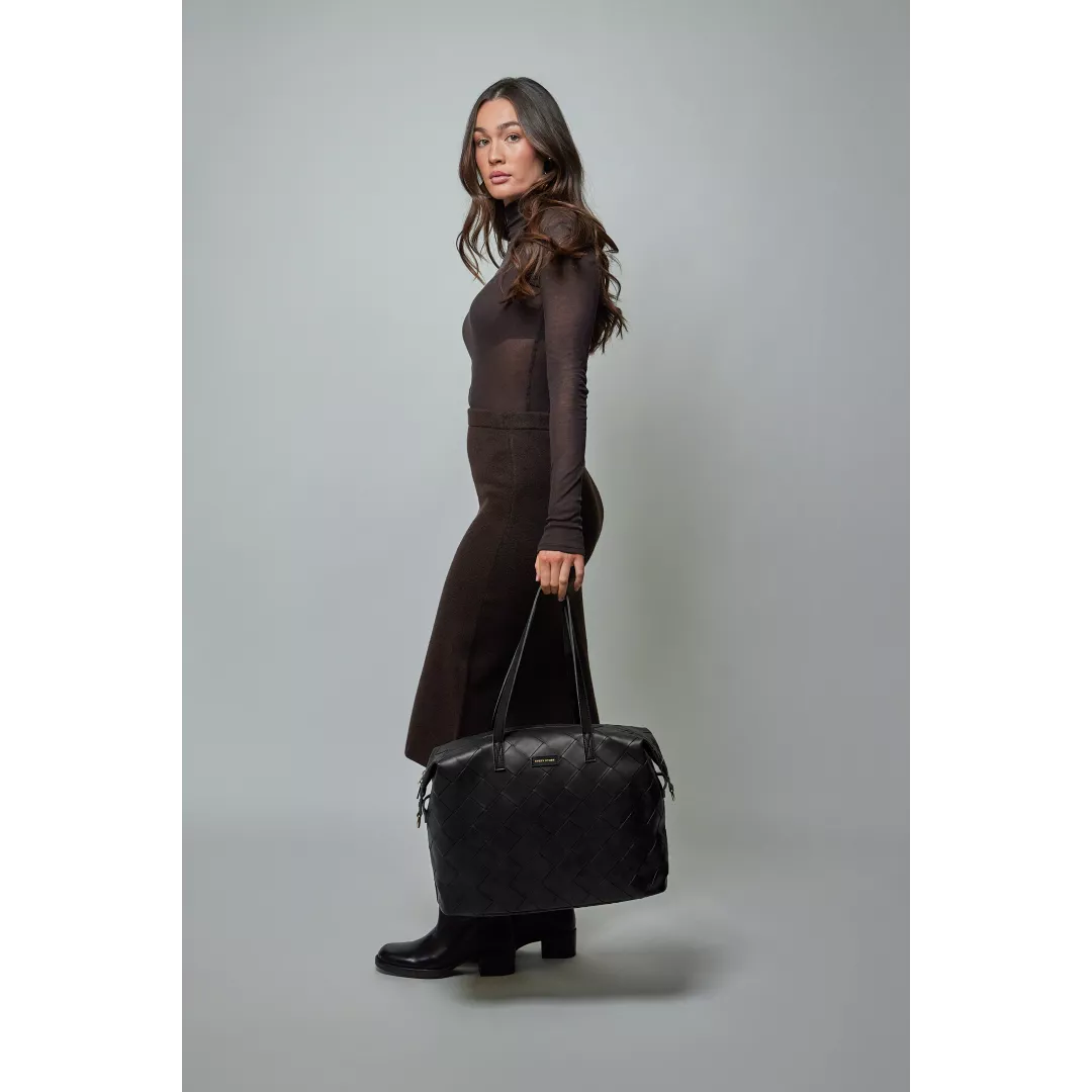 model-(12180-black-front)-1