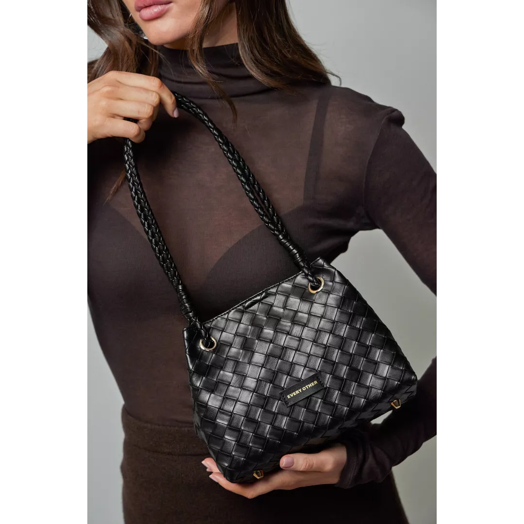 model-(12178-black-front)-2