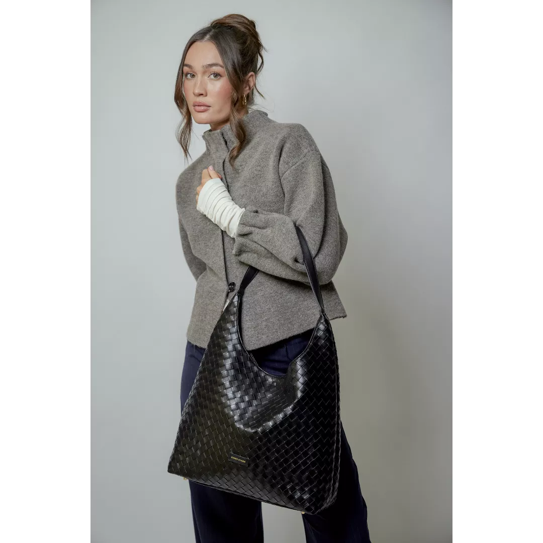 model-(12174-black-front)-1