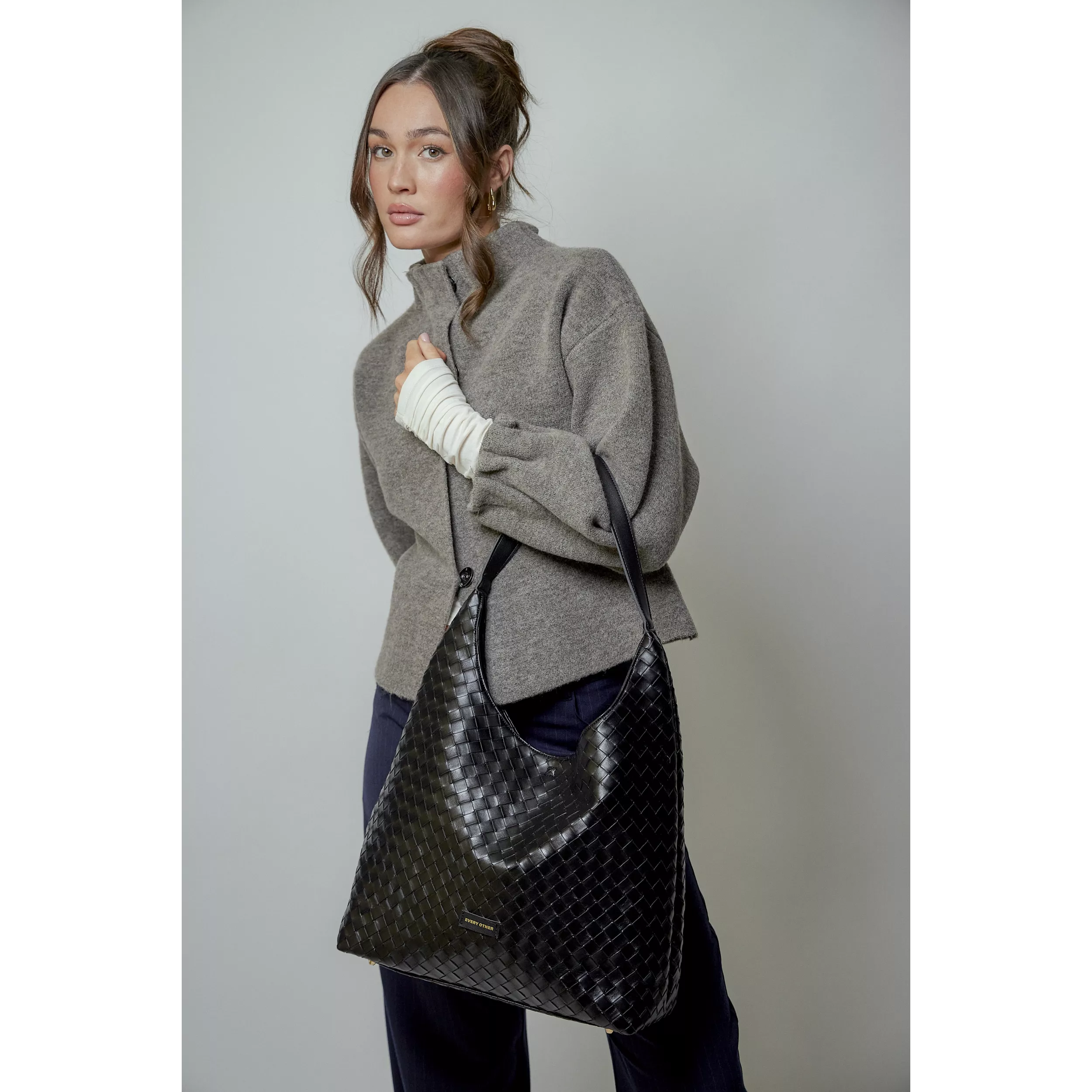 model-(12174-black-front)-1