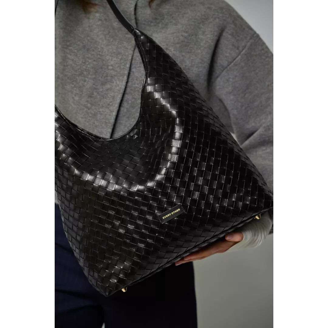 model-(12174-black-detail)