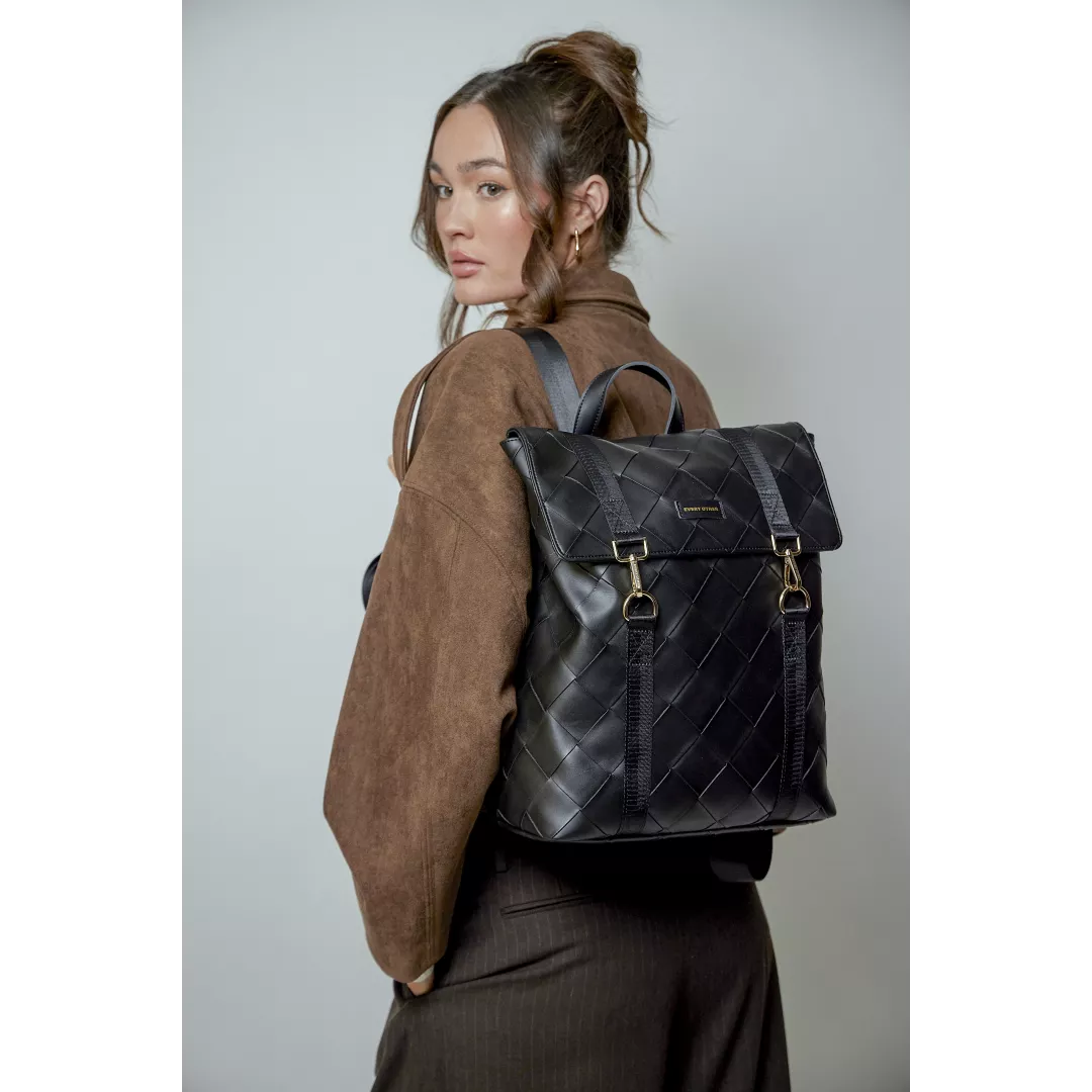 model-(12179-black-front)-1