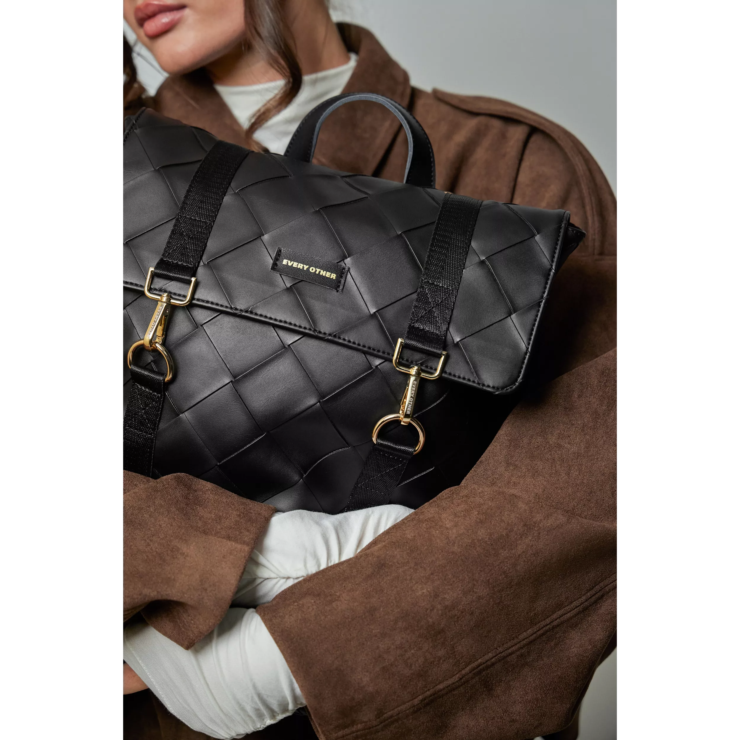 model-(12179-black-detail)