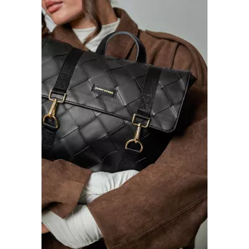 model-(12179-black-detail)