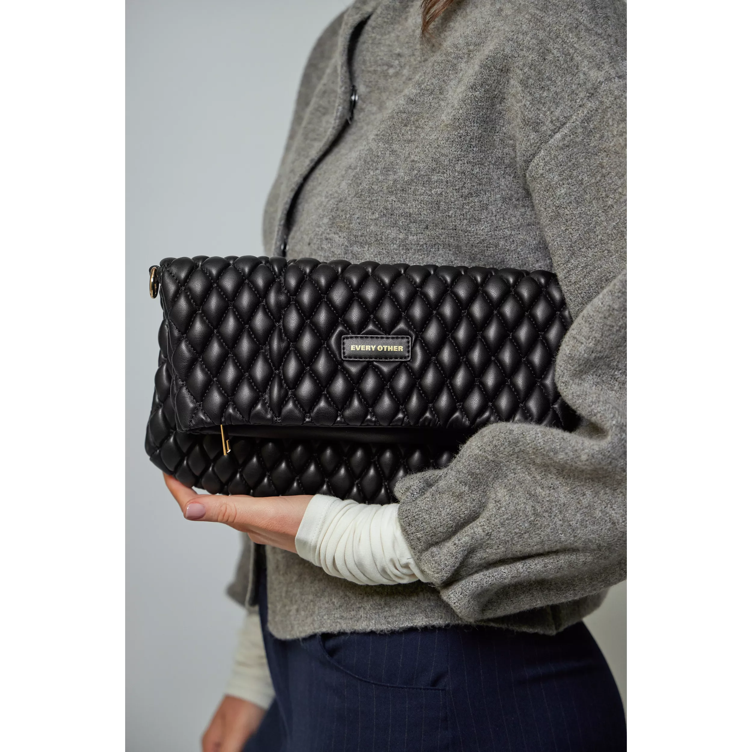 model-(12169-black-front)-1