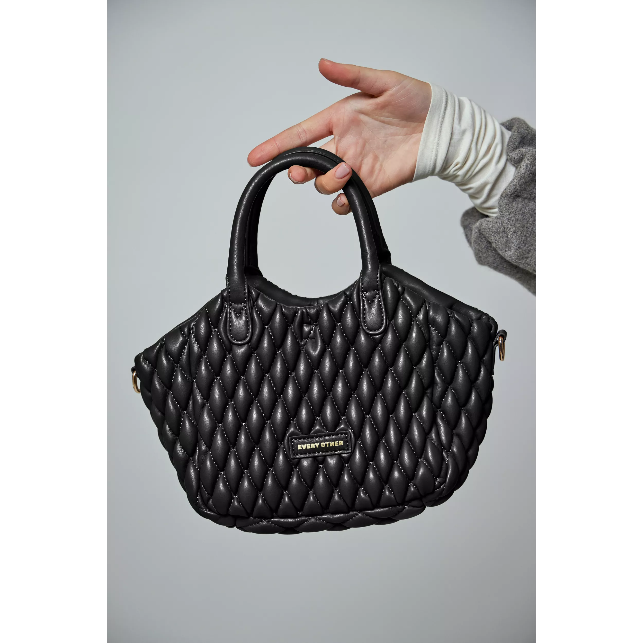 model-(12168-black-front)-1