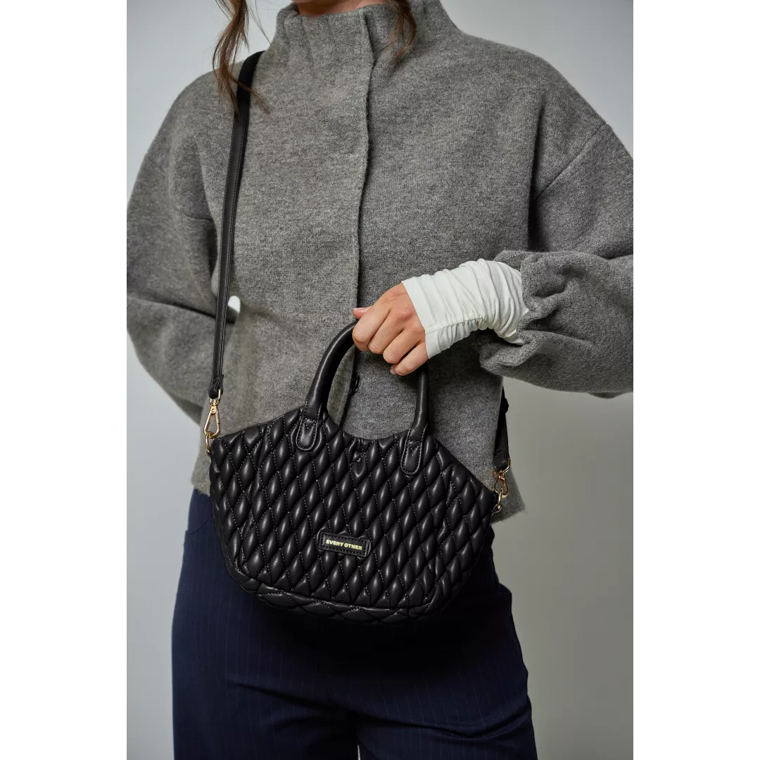 model-(12168-black-front)-2