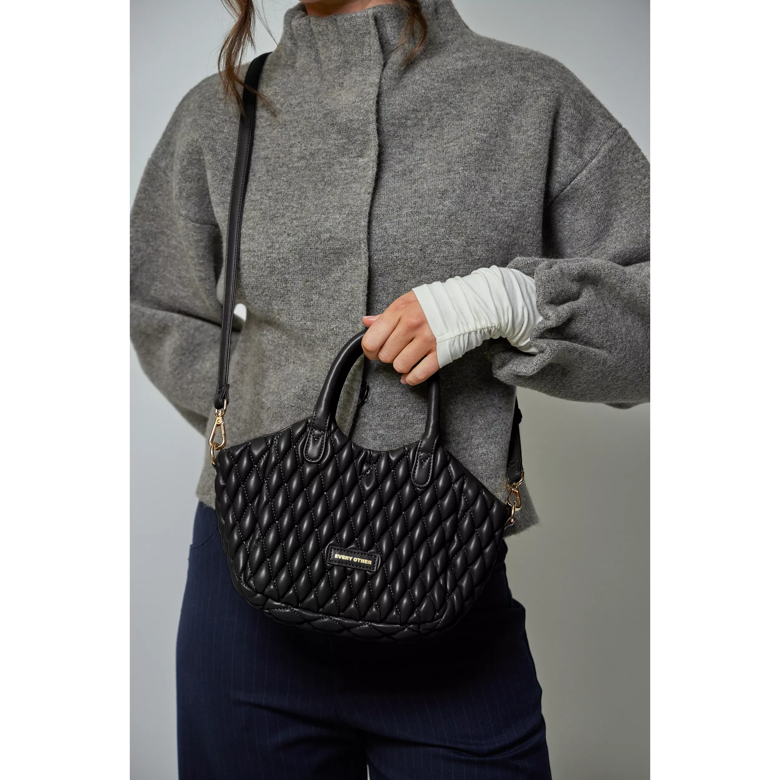 model-(12168-black-front)-2