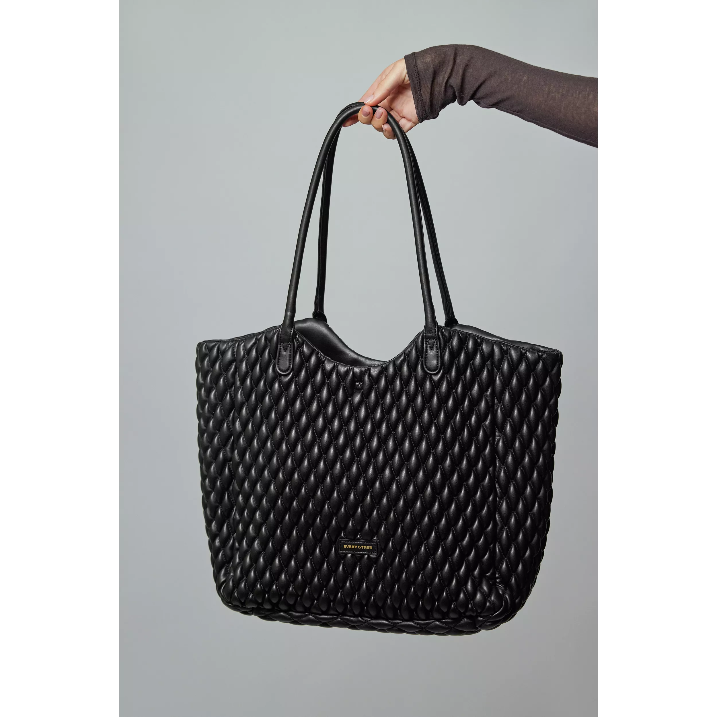 model-(12167-black-front)-1