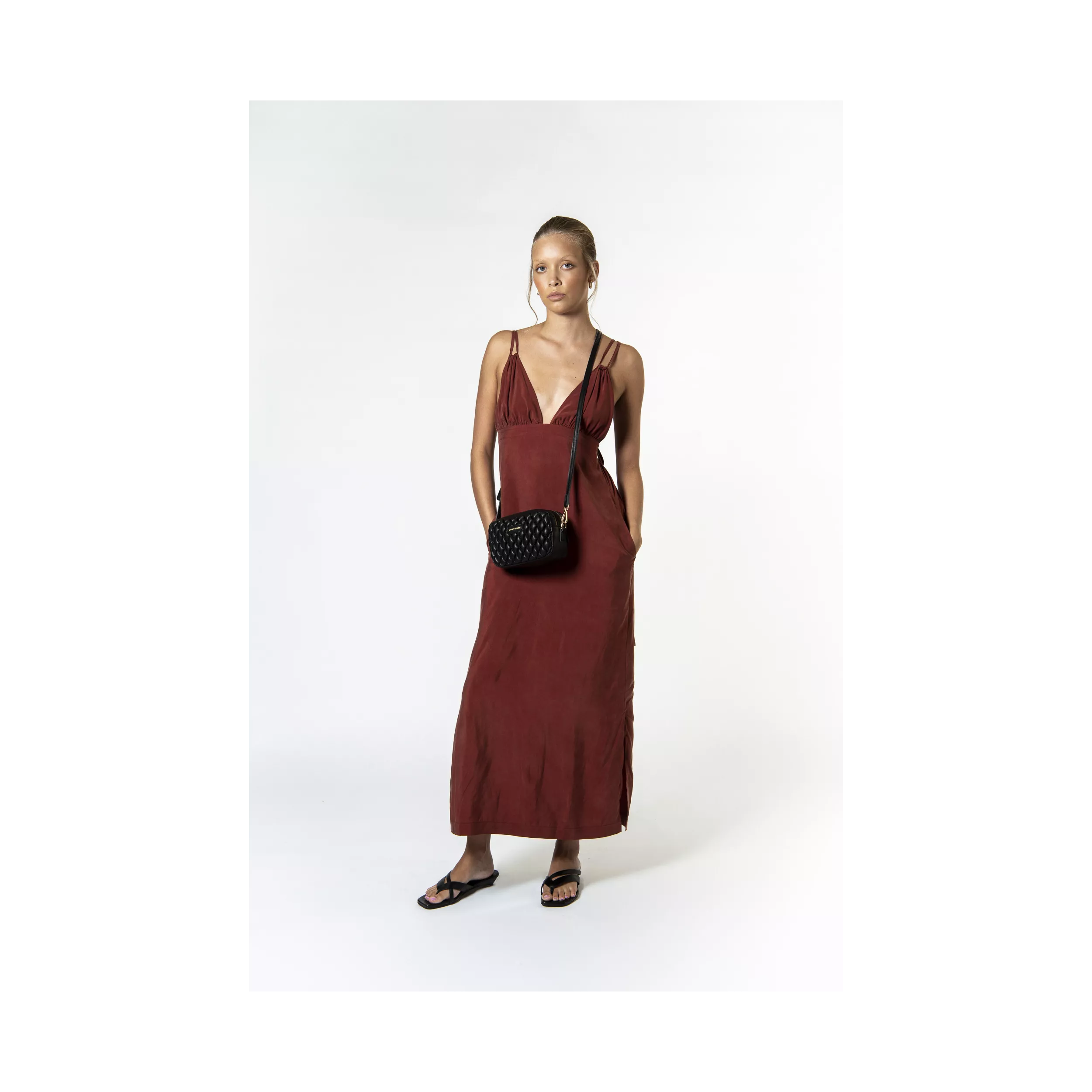 model-(12162-black-front)-2