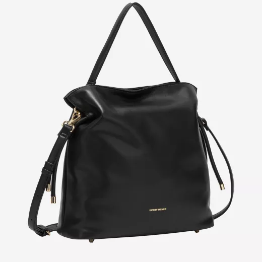 12171-black-front Model