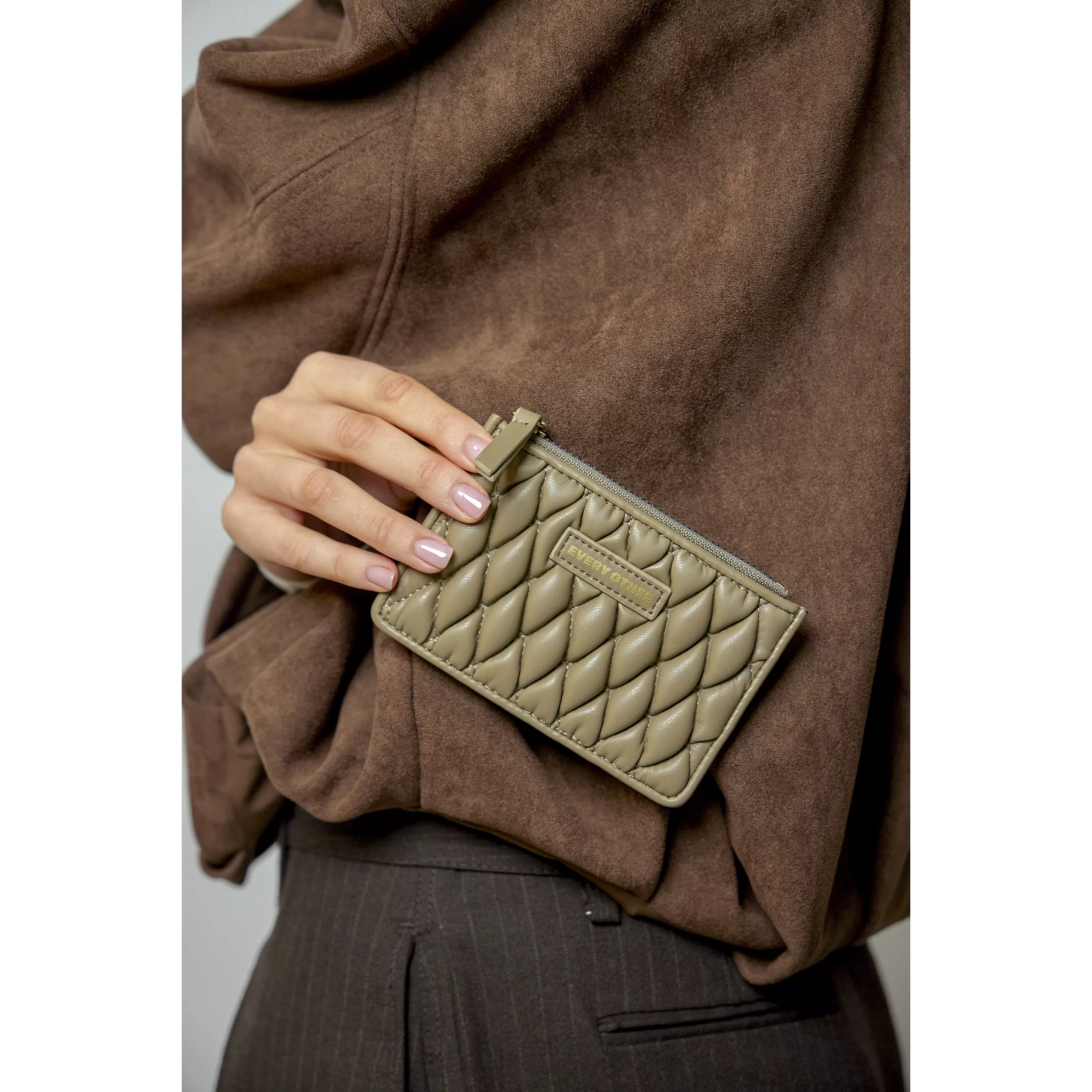 model-(12134-taupe-front)