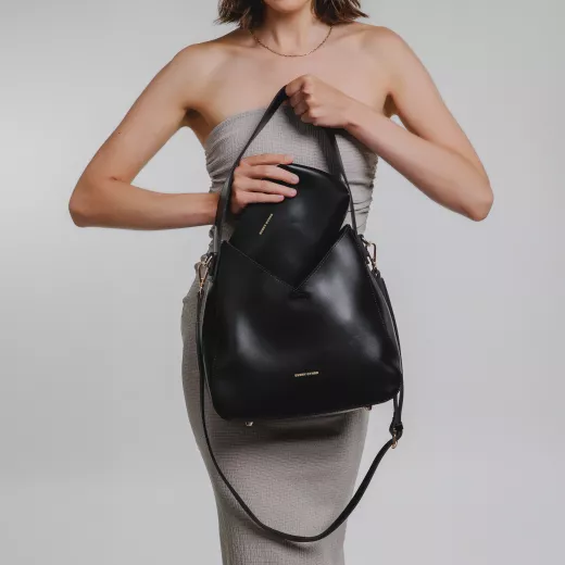 12005-black-front Model