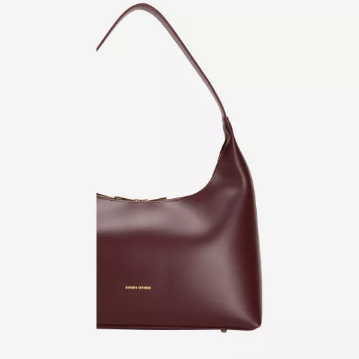 12040-black-front Model