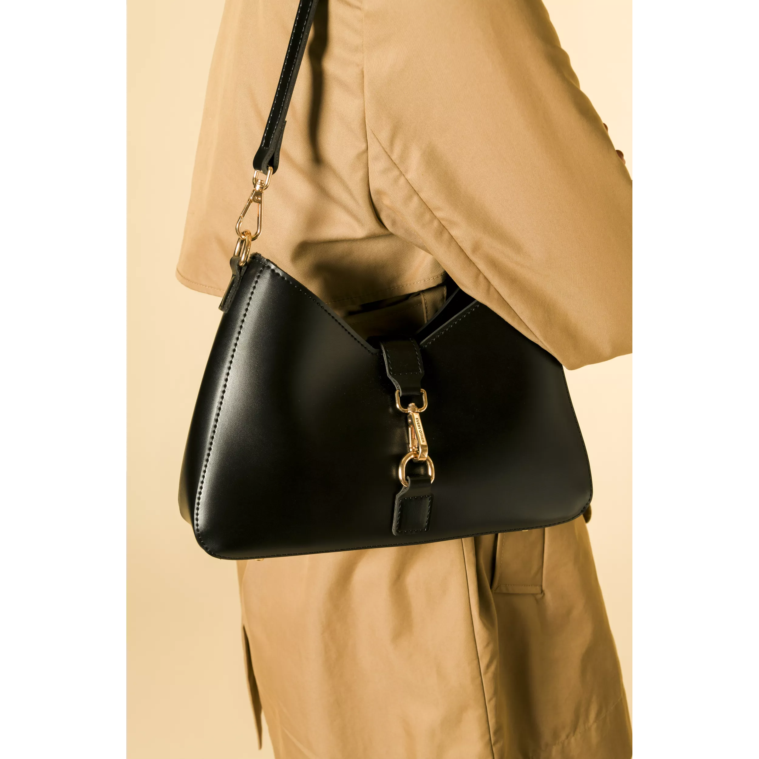model-(12030-black-front)-2